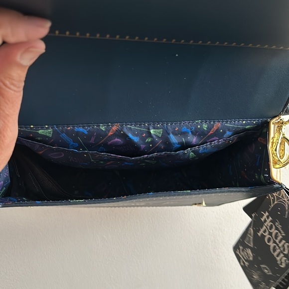 Loungefly Disney Glow In The Dark Hocus Pocus Book Crossbody Bag - Picture 9 of 11